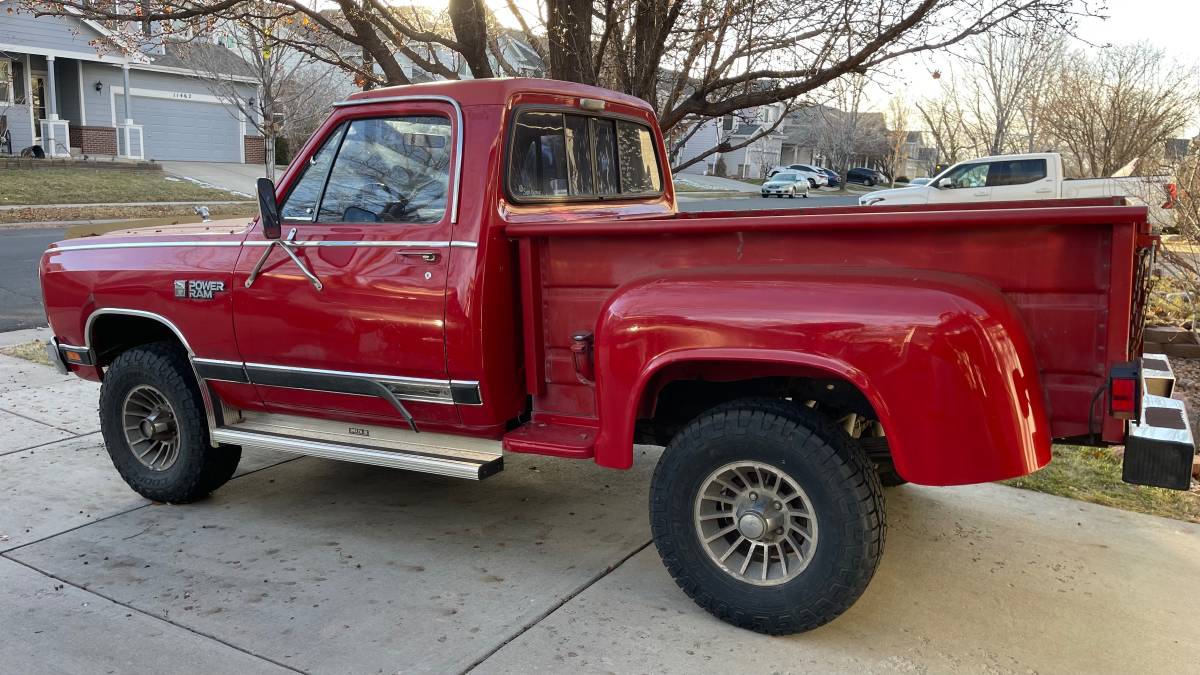 Dodge-W150-1985