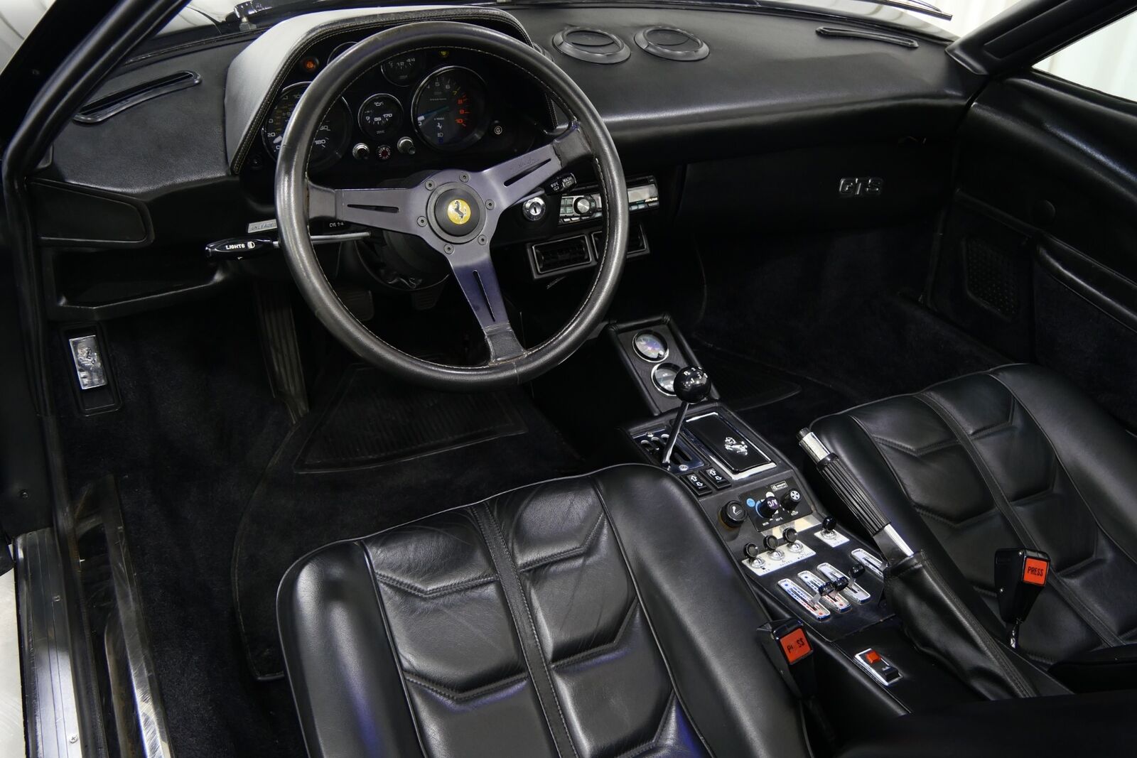 Ferrari-308-1980-2D-Coupe-11