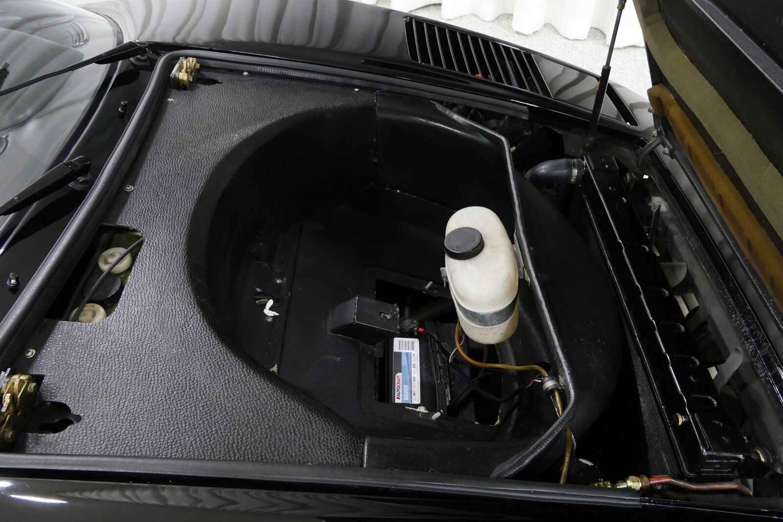 Ferrari-308-1980-2D-Coupe-16
