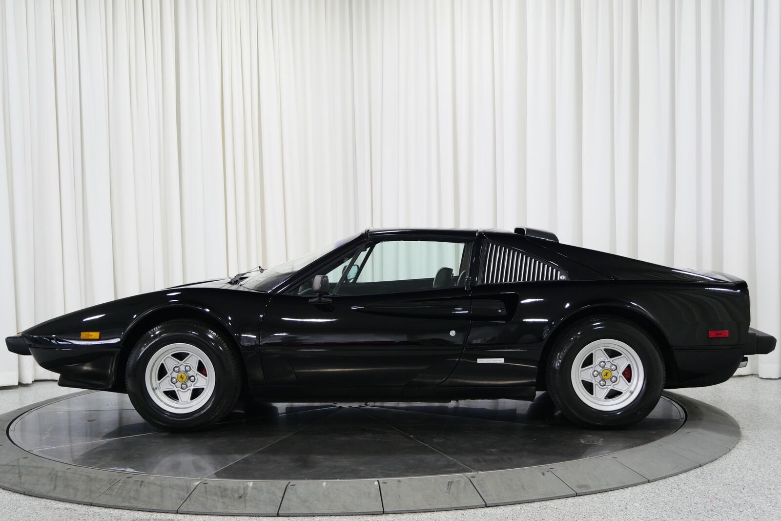 Ferrari-308-1980-2D-Coupe-4