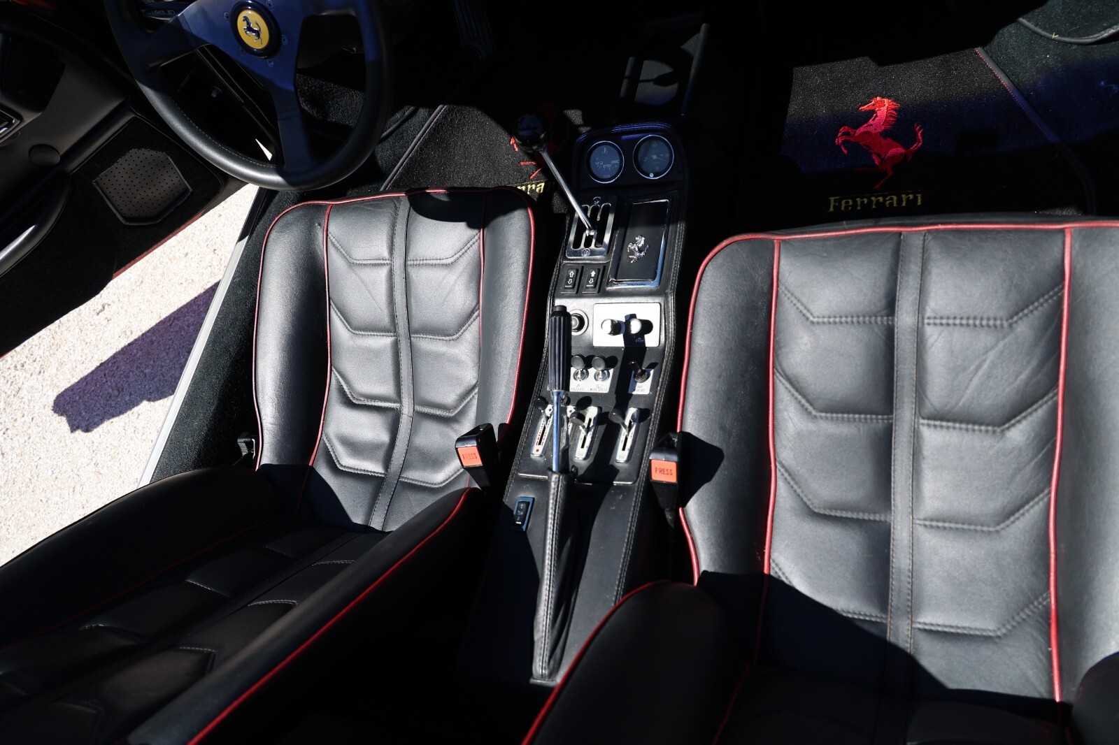 Ferrari-308-1984-21