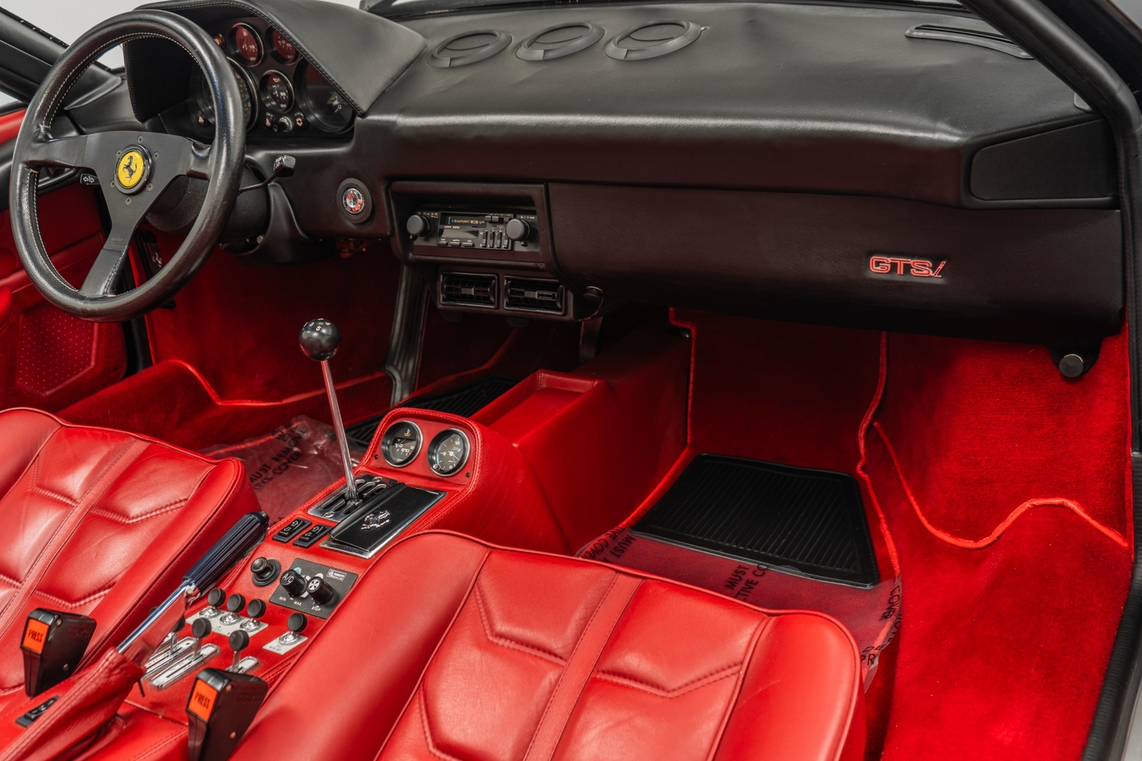 Ferrari-308-1985-2D-Convertible-12