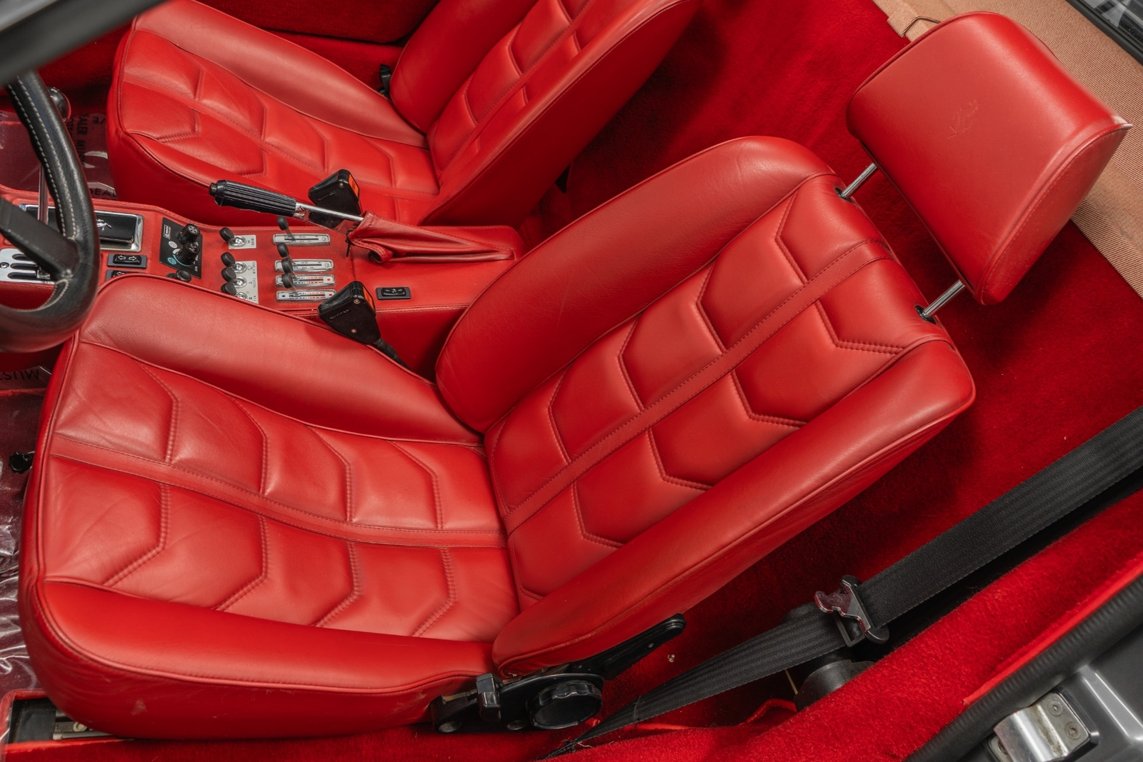 Ferrari-308-1985-2D-Convertible-23