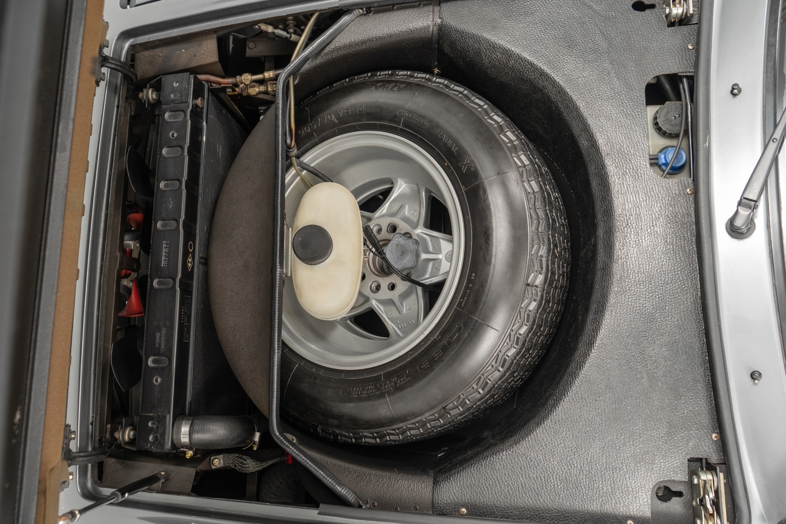 Ferrari-308-1985-2D-Convertible-29