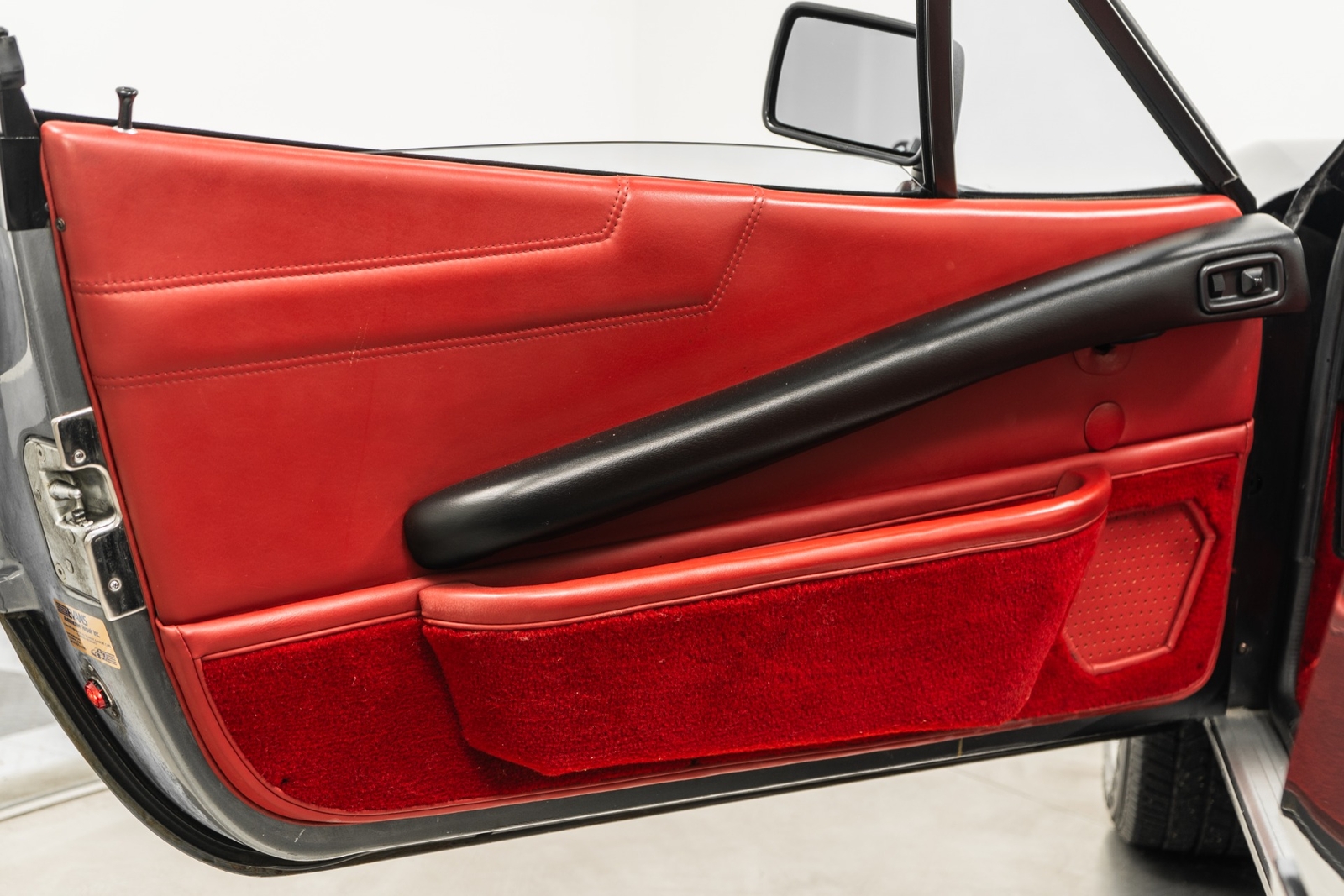 Ferrari-308-1985-2D-Convertible-30