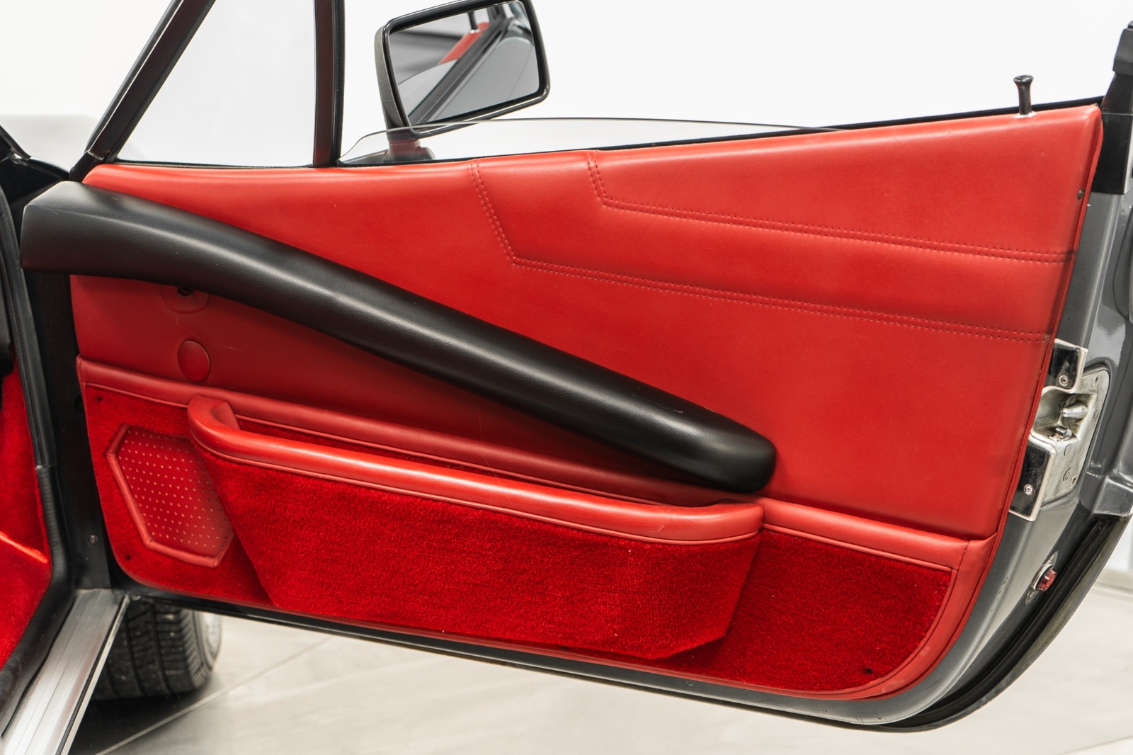 Ferrari-308-1985-2D-Convertible-31