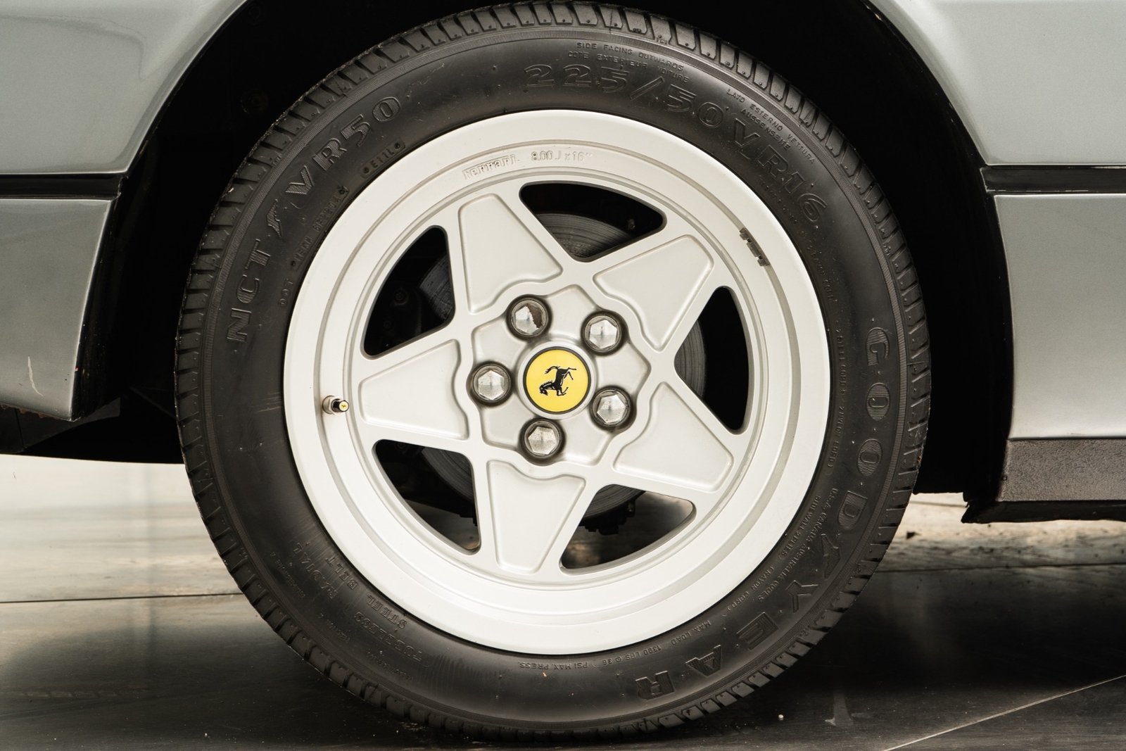 Ferrari-308-1985-2D-Convertible-32