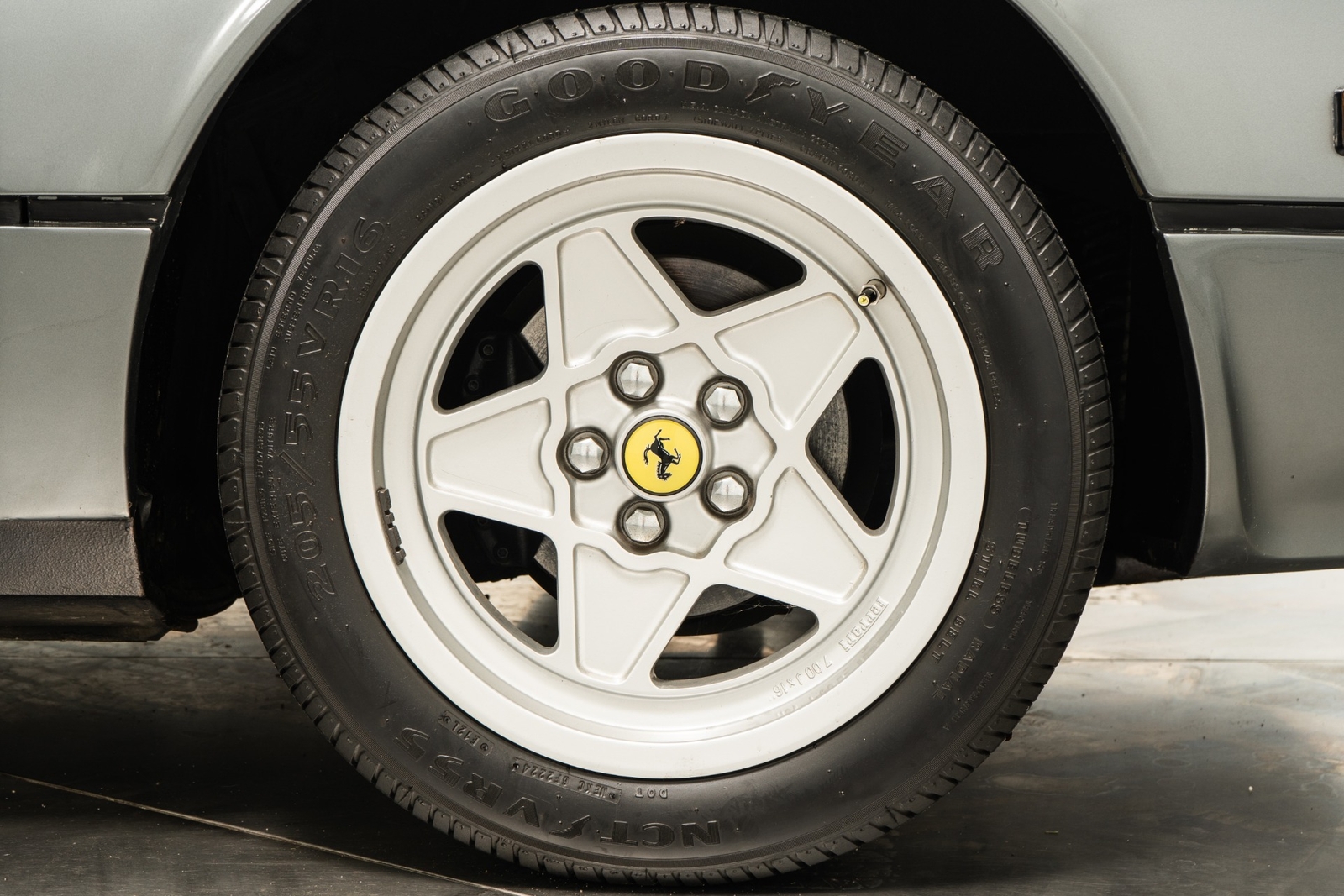 Ferrari-308-1985-2D-Convertible-33