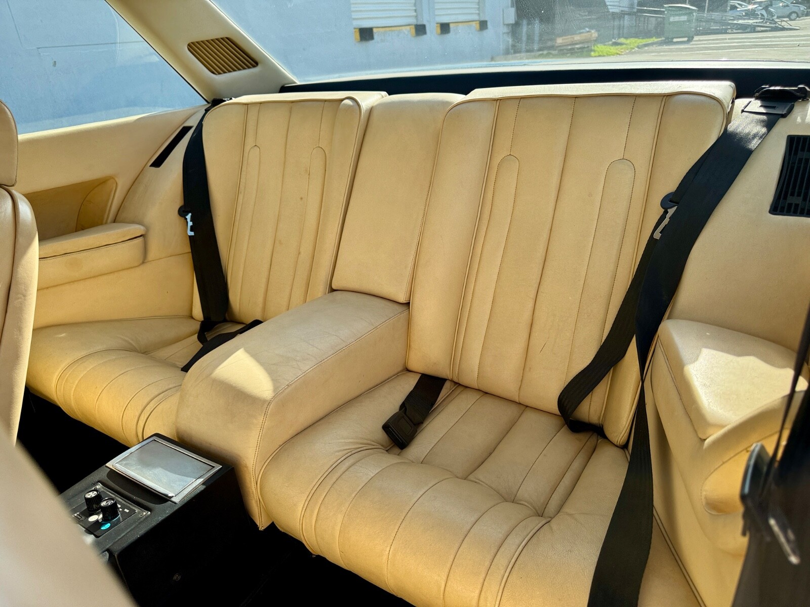 Ferrari-400-1981-Coupe-12