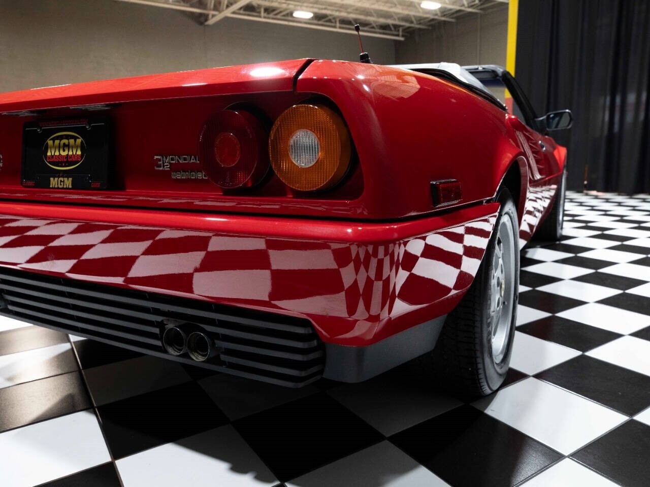 Ferrari-Mondial-Cabriolet-1986-Convertible-28