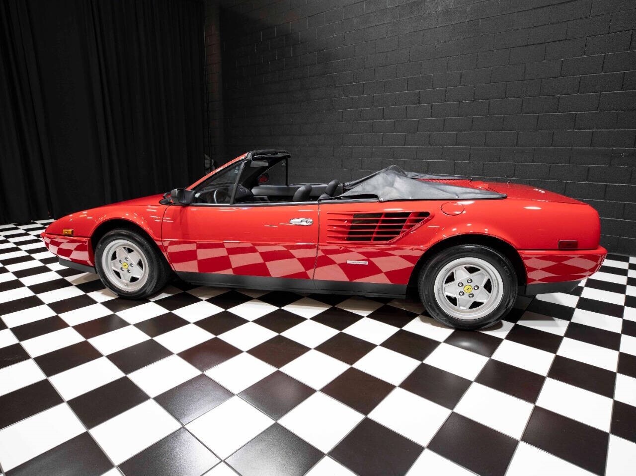 Ferrari-Mondial-Cabriolet-1986-Convertible-38