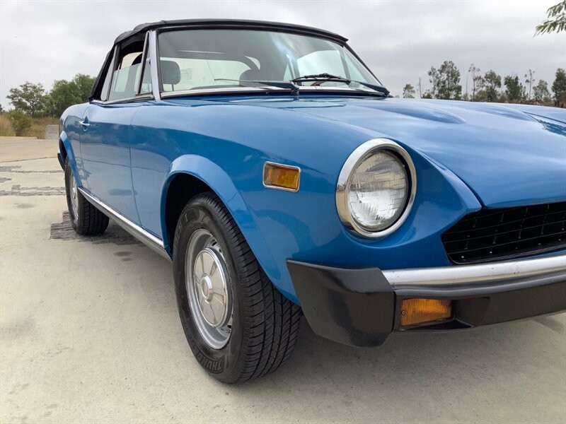 Fiat-124-1978-Convertible-11