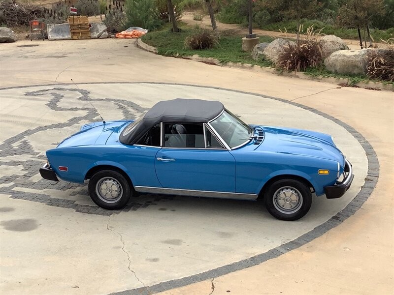 Fiat-124-1978-Convertible-20