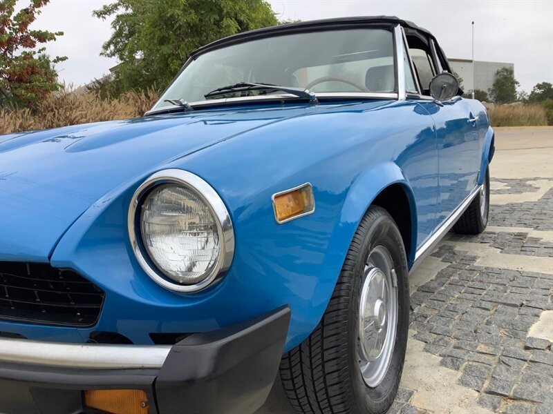 Fiat-124-1978-Convertible-9