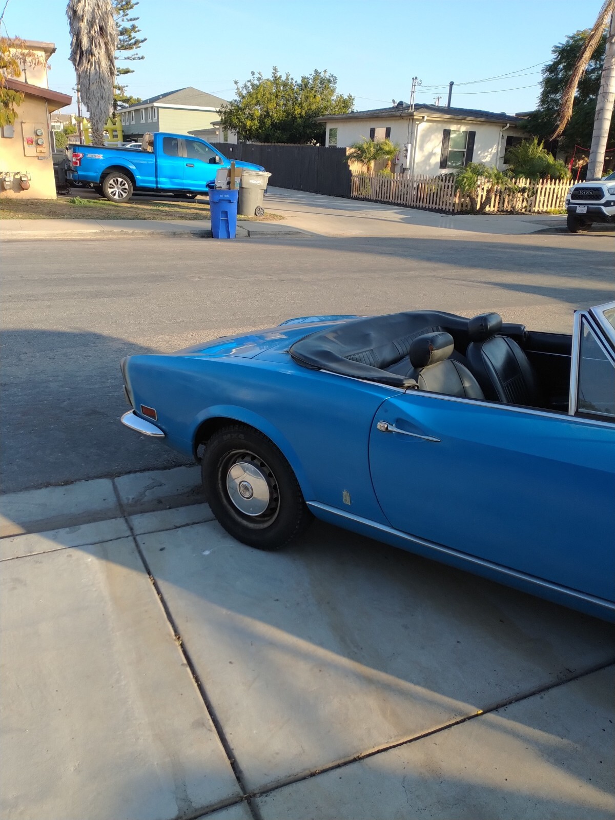 Fiat-124-Spider-1971-Convertible-1