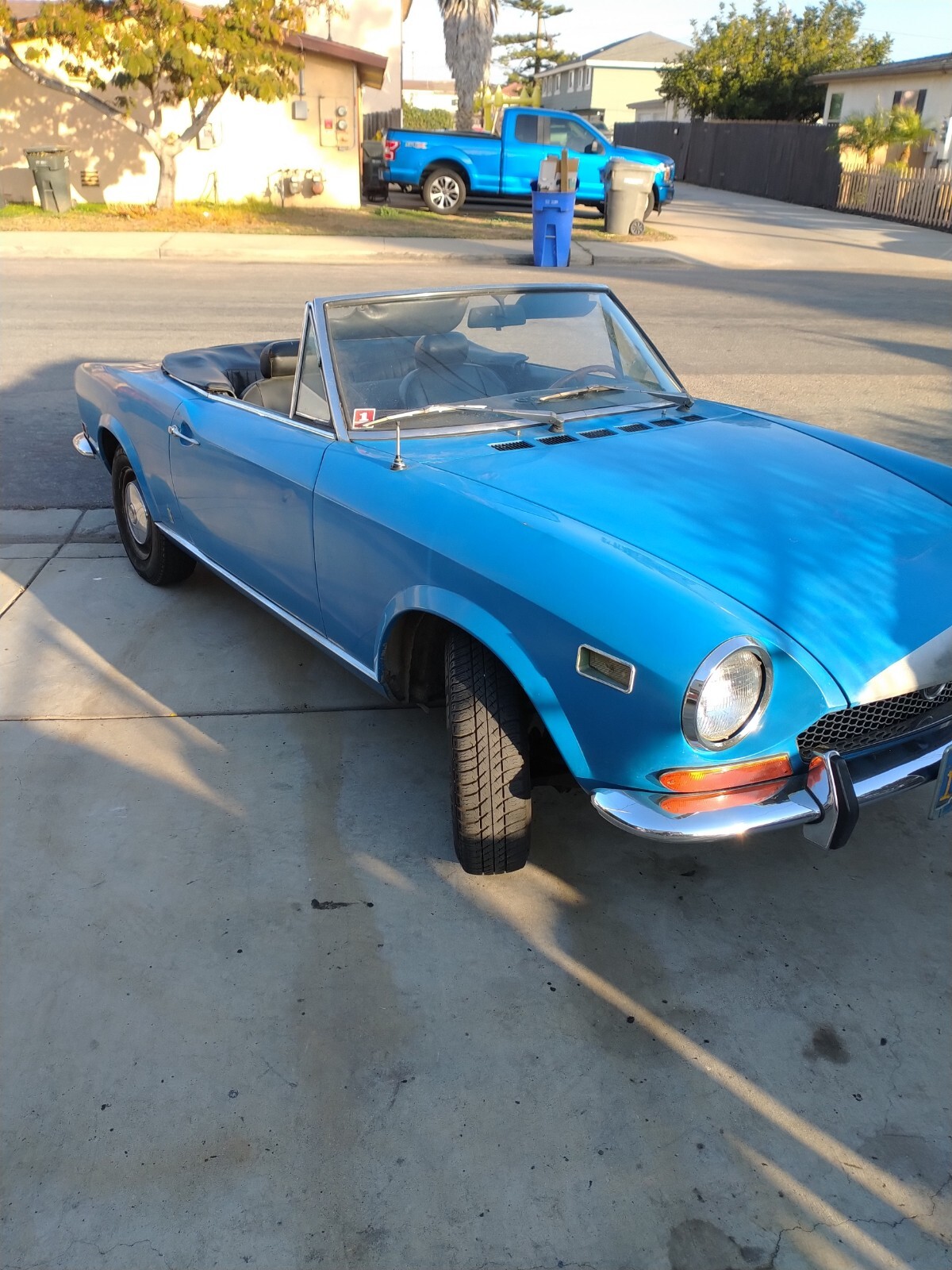 Fiat-124-Spider-1971-Convertible-12
