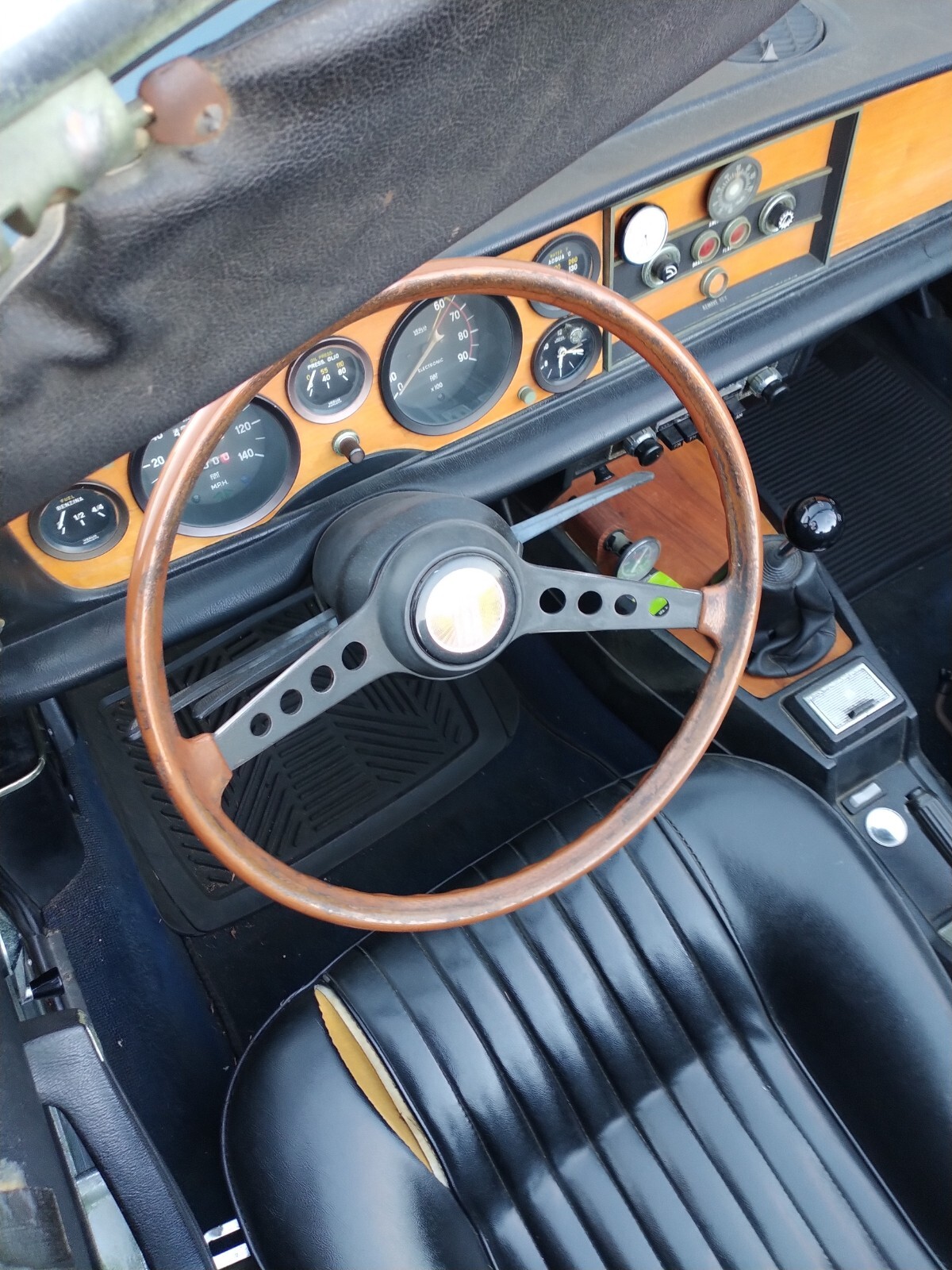 Fiat-124-Spider-1971-Convertible-13