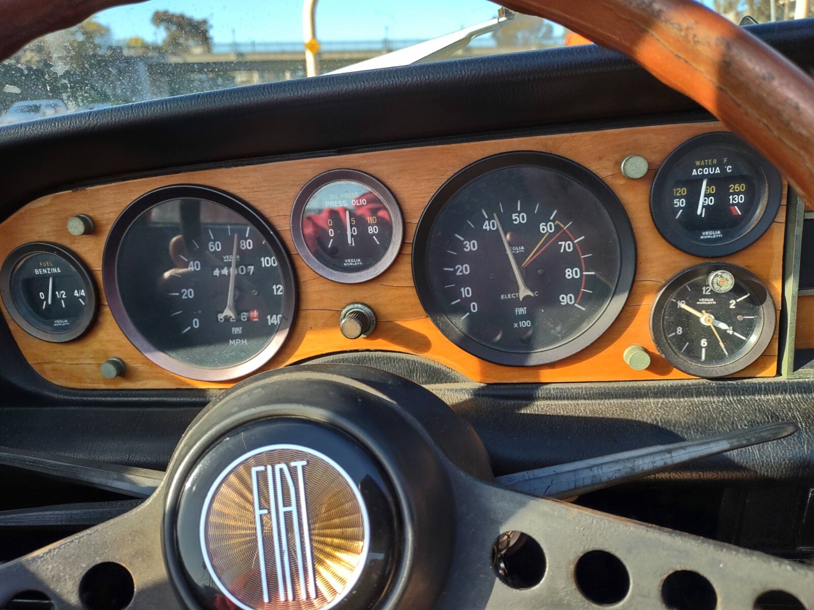 Fiat-124-Spider-1971-Convertible-14