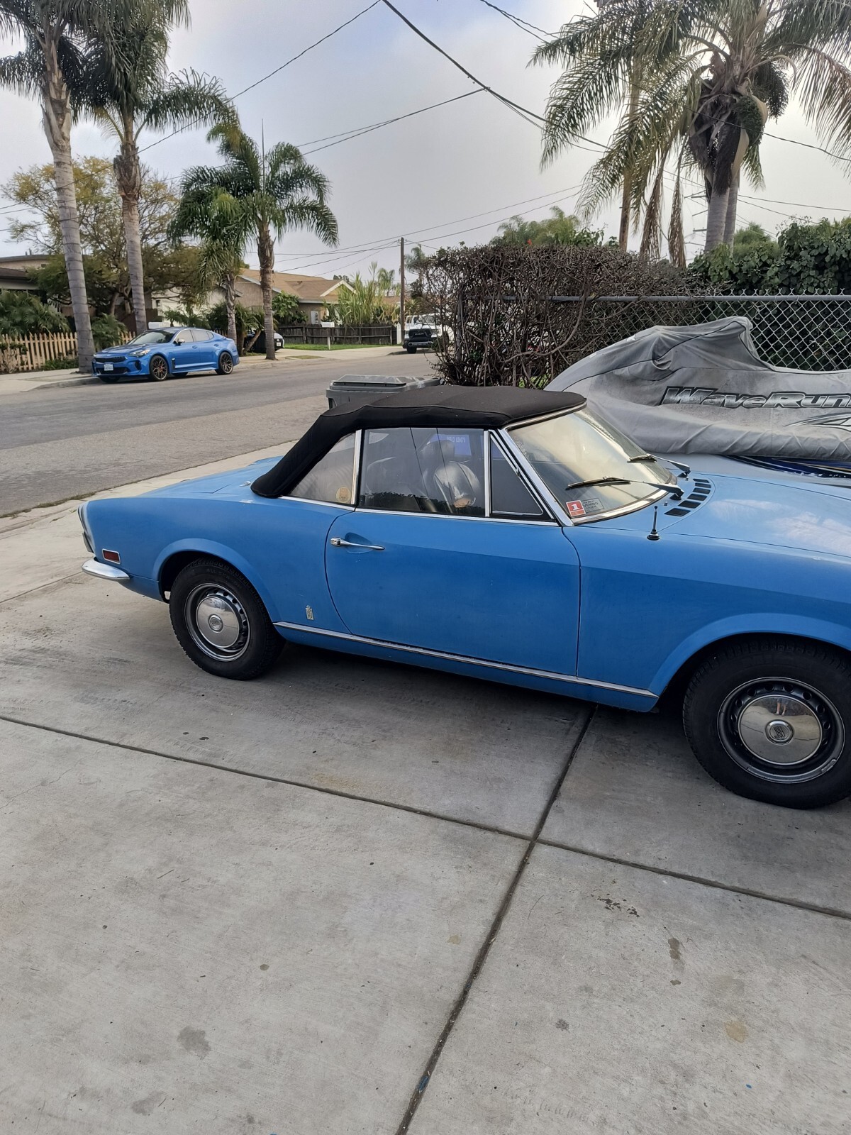 Fiat-124-Spider-1971-Convertible-3