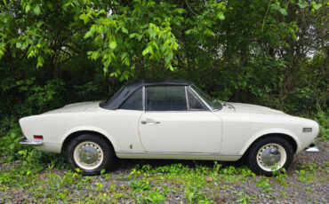 Fiat-124-Spider-1973-Convertible