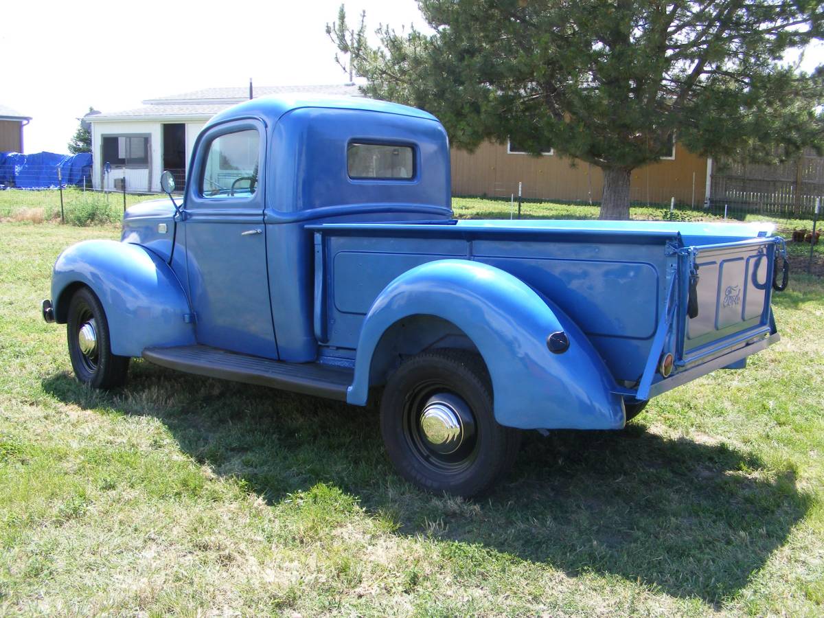 Ford-12-ton-pickup-model-11-1941-blue-16