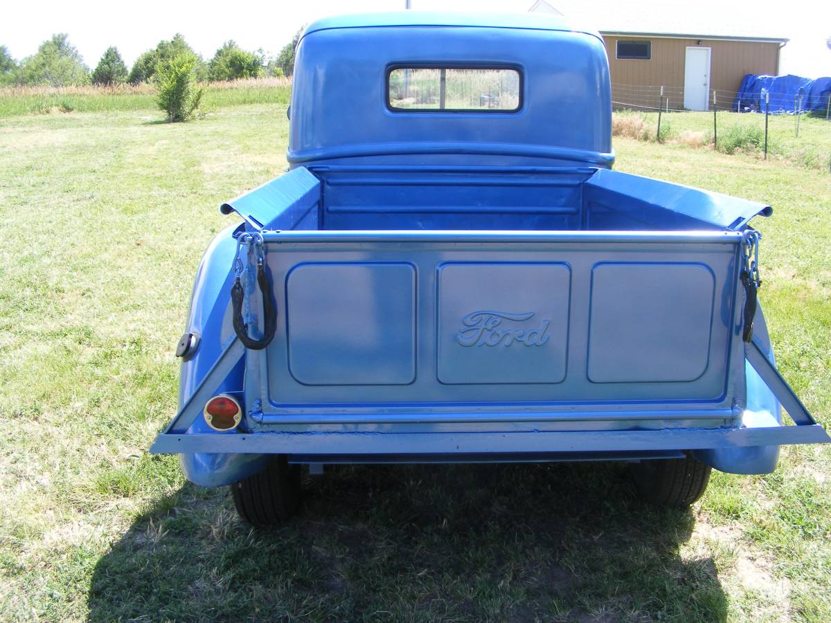 Ford-12-ton-pickup-model-11-1941-blue-6