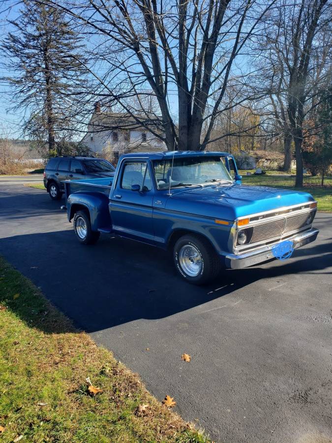 Ford   1977 blue