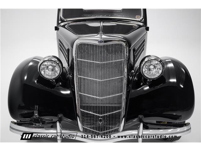 Ford-3-Window-1935-2dr-Car-11