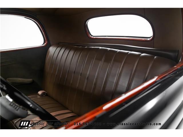 Ford-3-Window-1935-2dr-Car-19