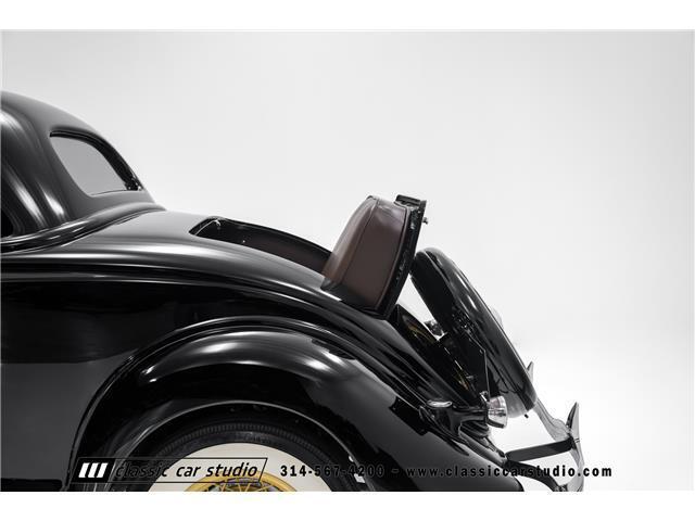 Ford-3-Window-1935-2dr-Car-24