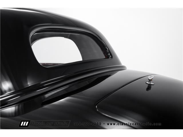 Ford-3-Window-1935-2dr-Car-35