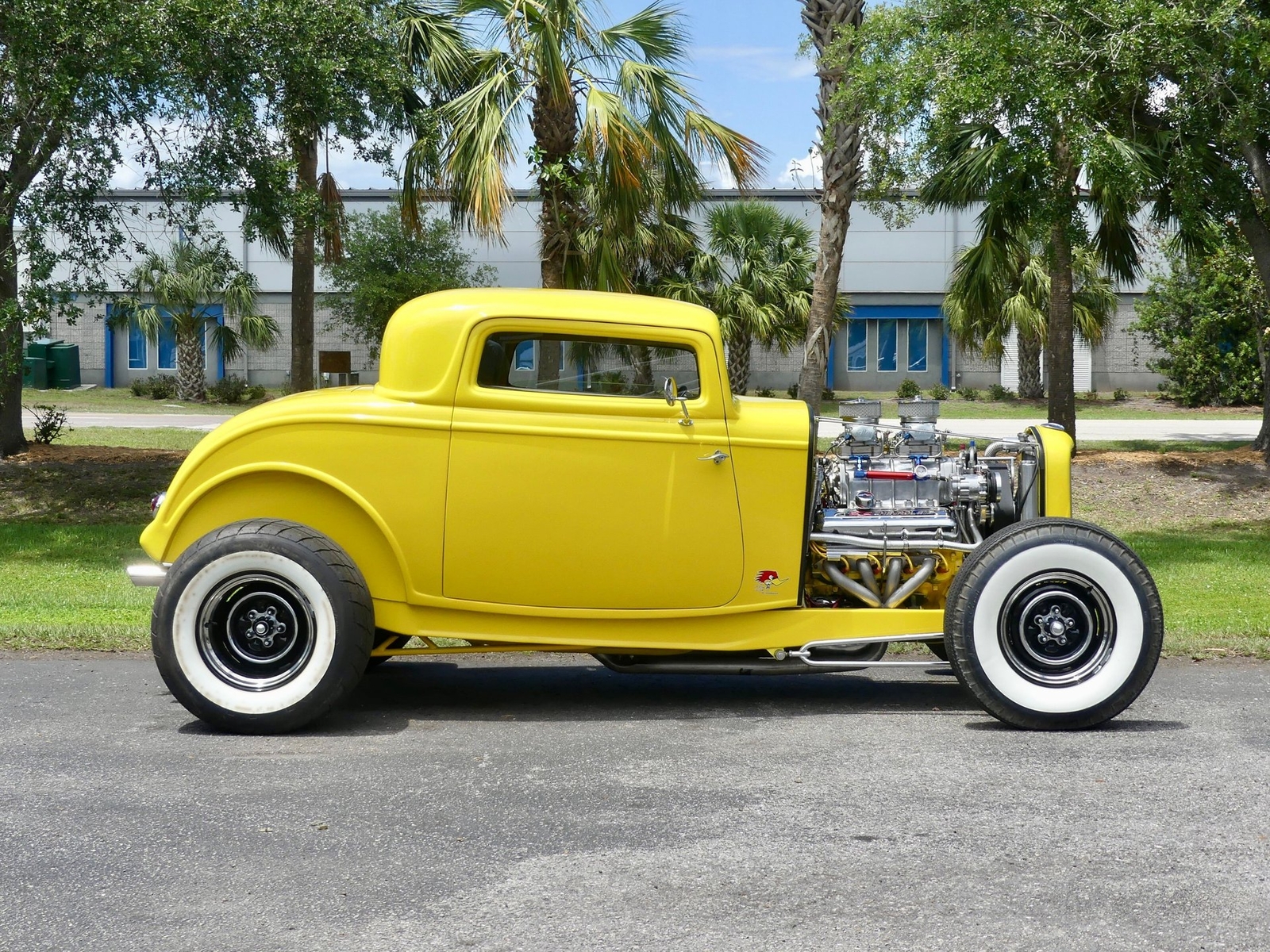 Ford-3-Window-Coupe-1932-Coupe-2