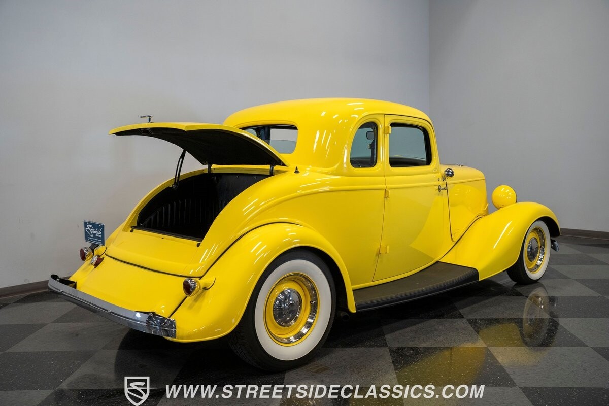 Ford-5-Window-1934-Coupe-12