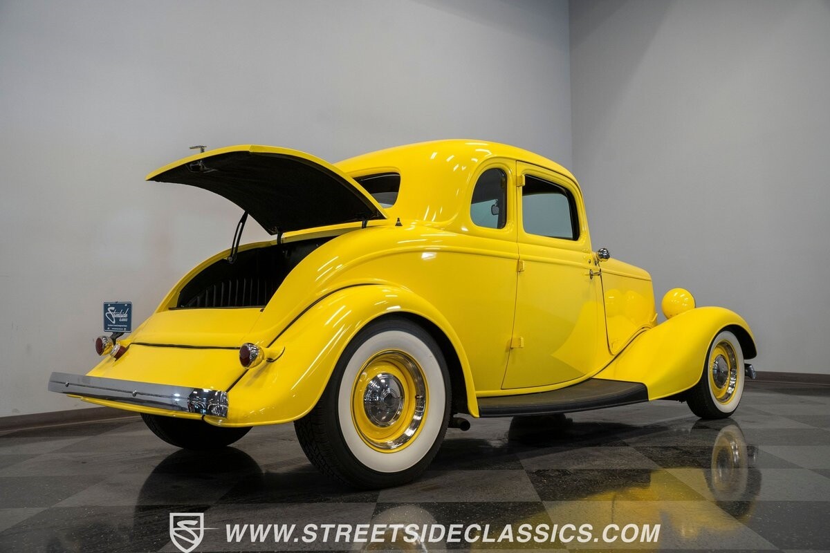 Ford-5-Window-1934-Coupe-13