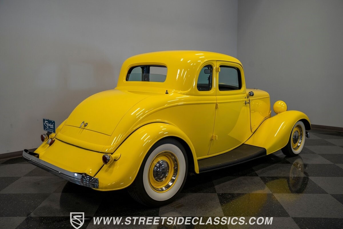 Ford-5-Window-1934-Coupe-17