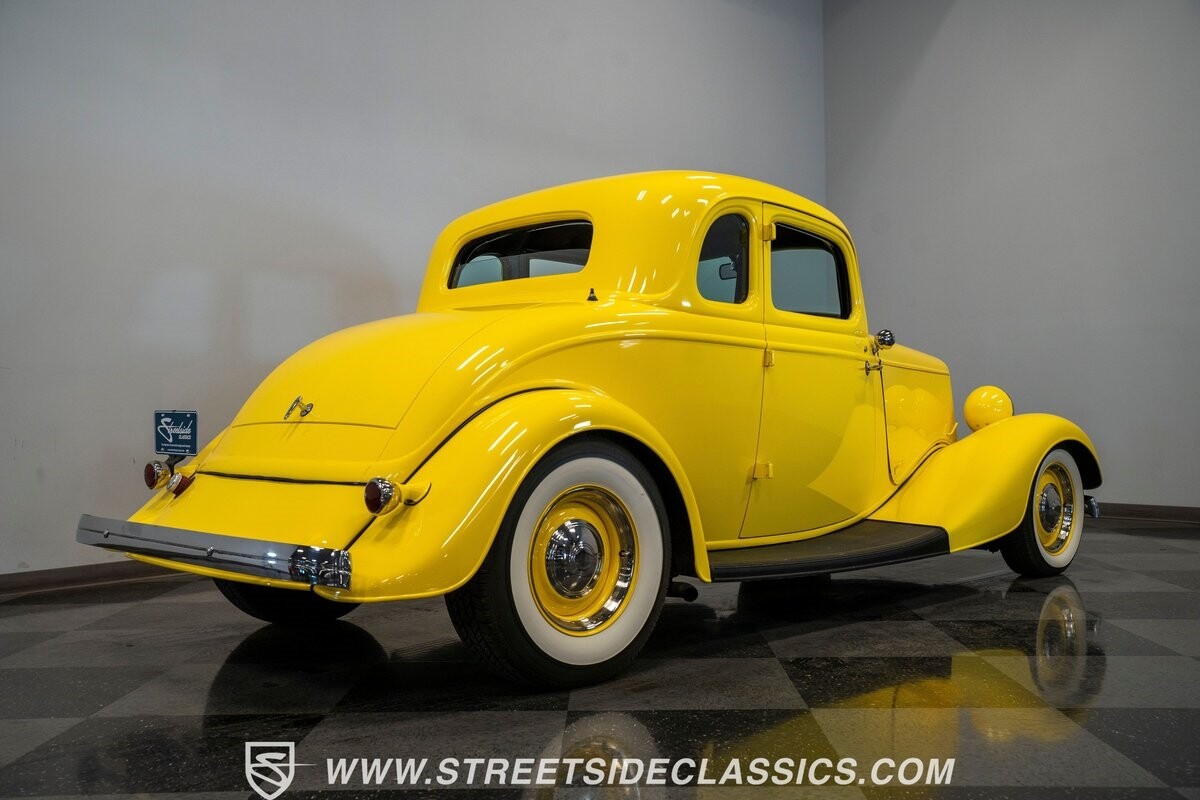 Ford-5-Window-1934-Coupe-18