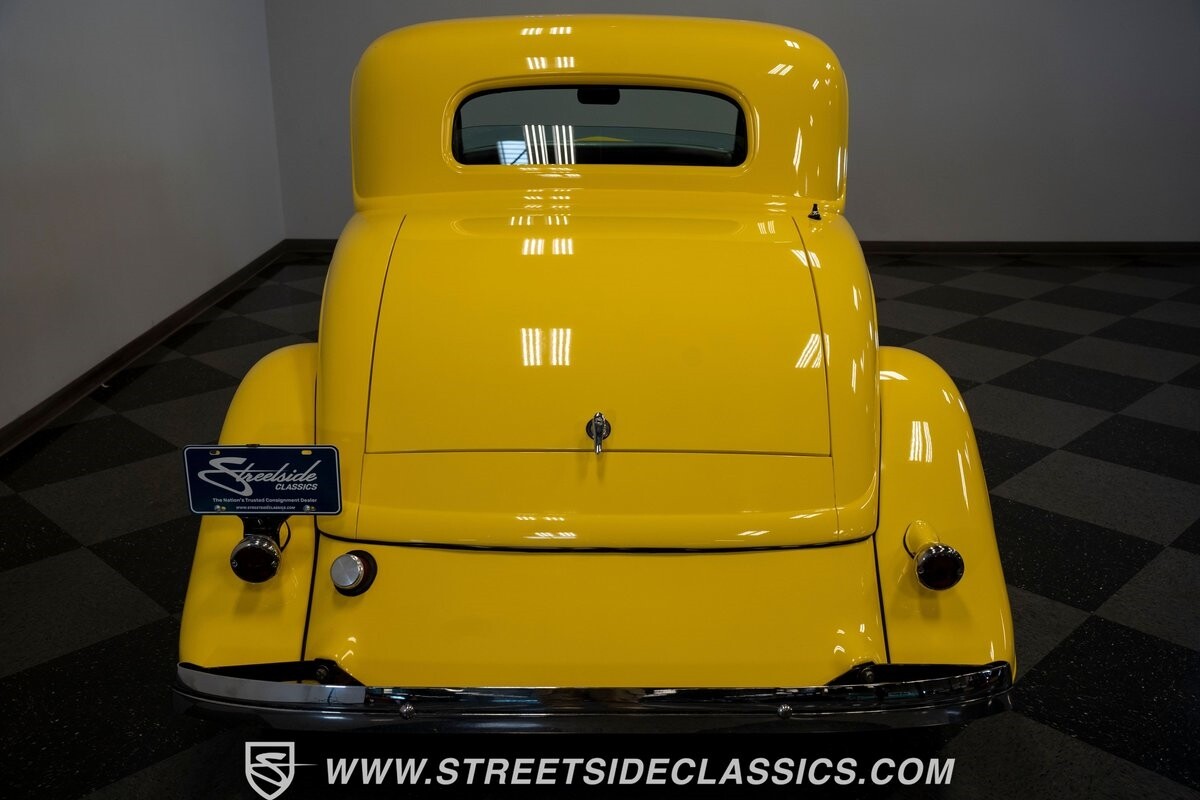 Ford-5-Window-1934-Coupe-19