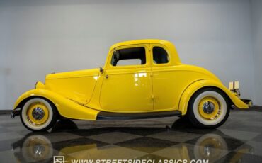 Ford-5-Window-1934-Coupe-2