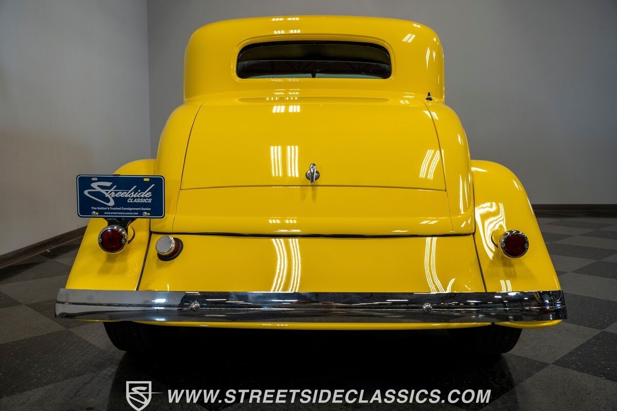 Ford-5-Window-1934-Coupe-20