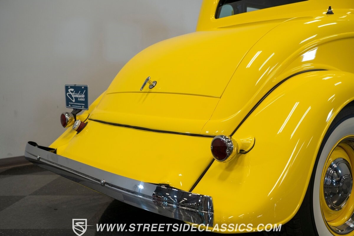 Ford-5-Window-1934-Coupe-21