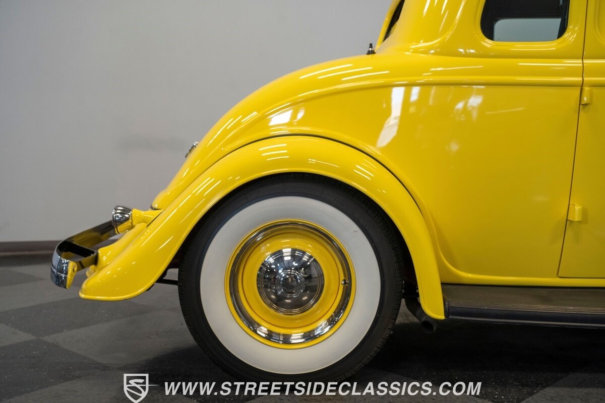 Ford-5-Window-1934-Coupe-22