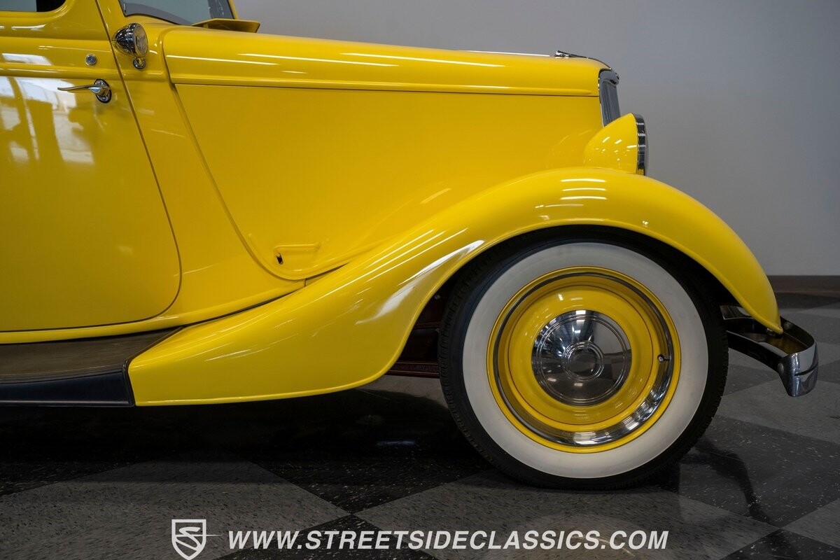 Ford-5-Window-1934-Coupe-24