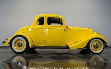Ford-5-Window-1934-Coupe-26
