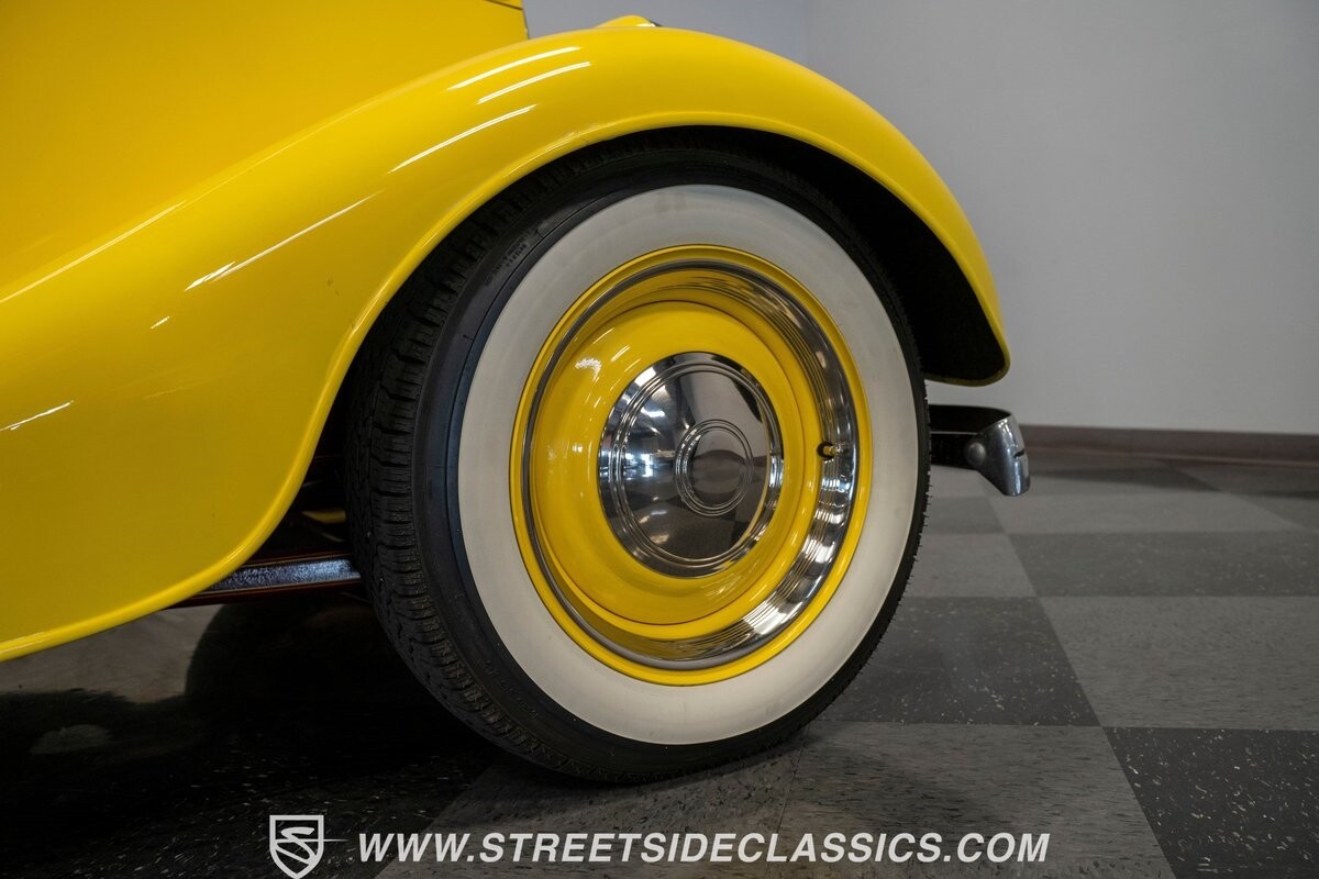 Ford-5-Window-1934-Coupe-27