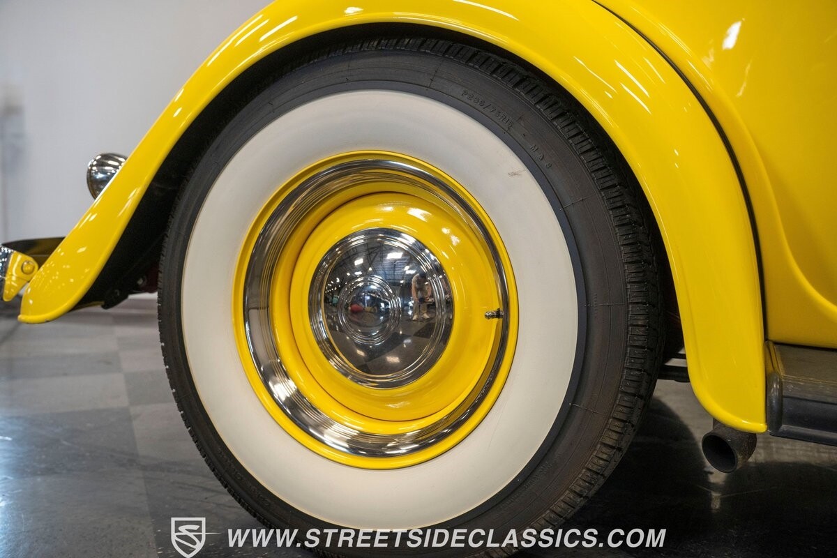 Ford-5-Window-1934-Coupe-28