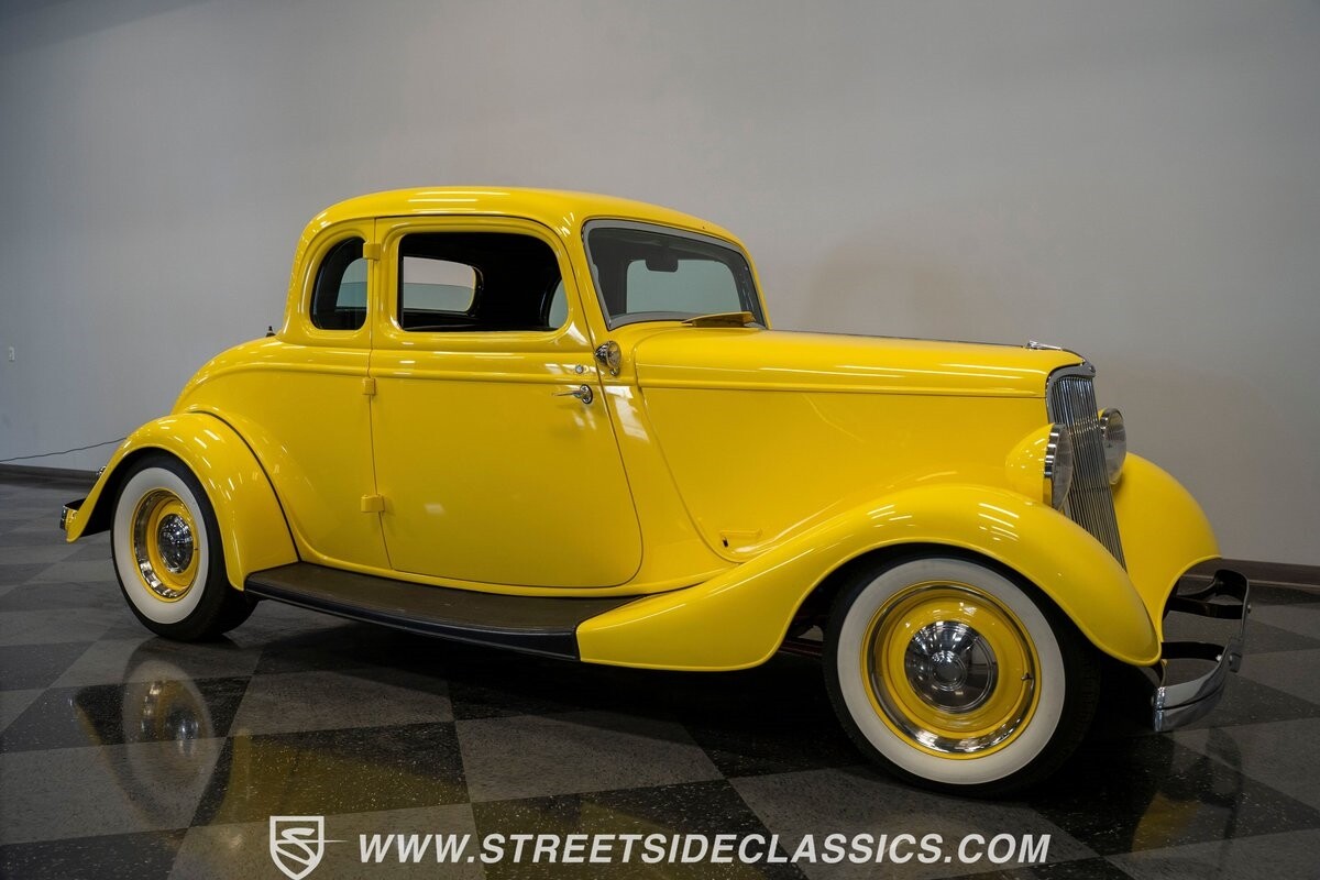 Ford-5-Window-1934-Coupe-29