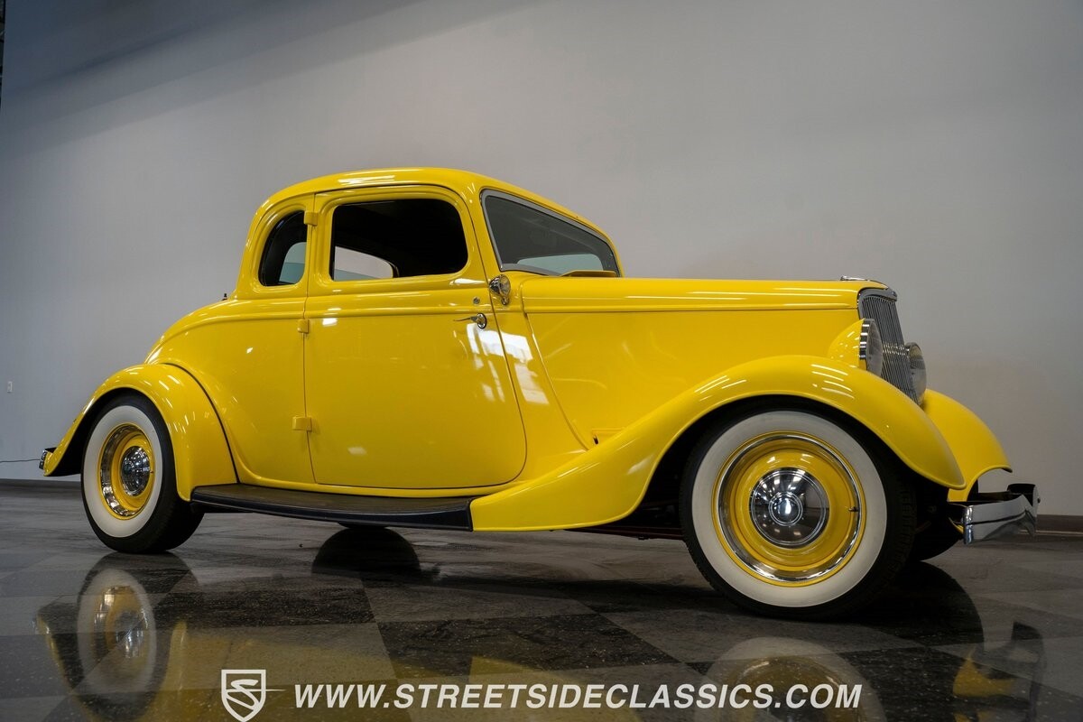 Ford-5-Window-1934-Coupe-30