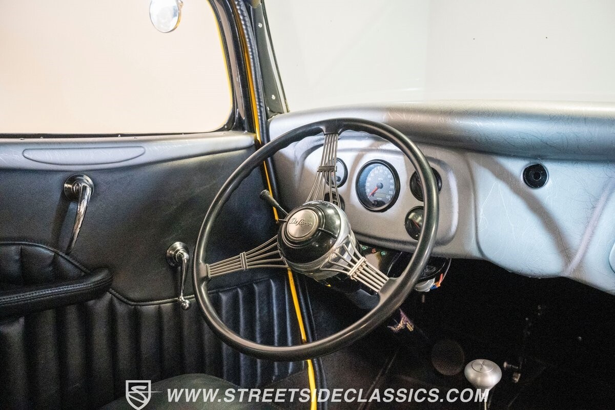 Ford-5-Window-1934-Coupe-33