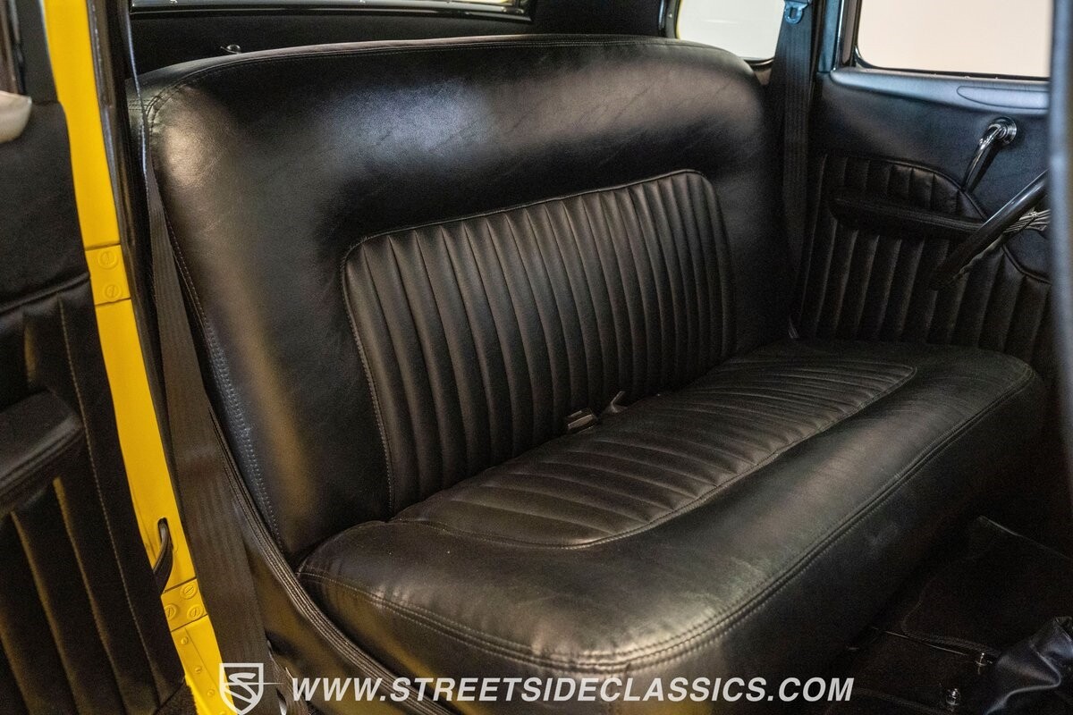 Ford-5-Window-1934-Coupe-34