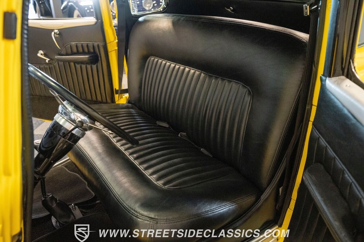 Ford-5-Window-1934-Coupe-35